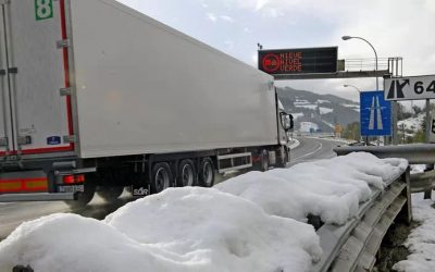 Pajares reabre el tráfico a camiones